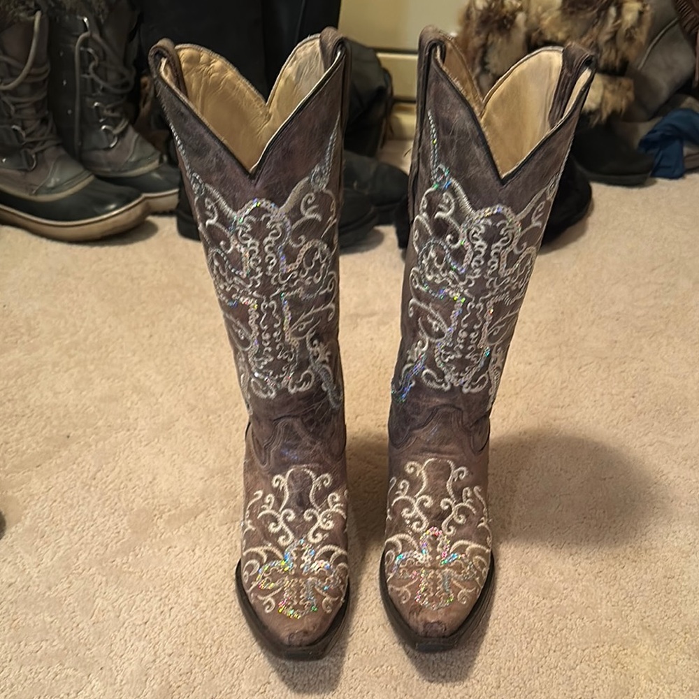 Intricate Brown Heeled Boots with Western Flair